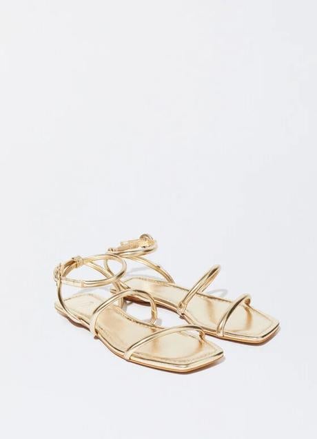 Sandalias doradas de Parfois (25,99 euros)