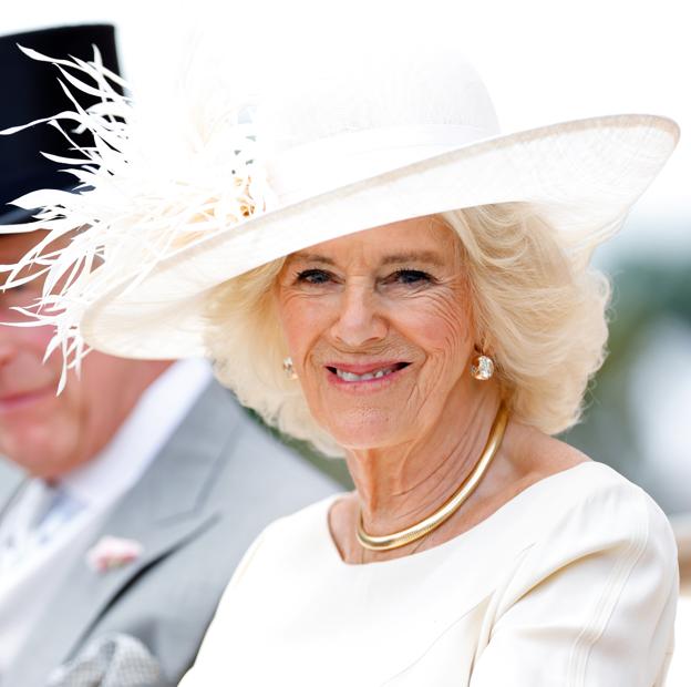 Quién es Mónica Vinader, la joyera española que arrasa en Londres y es la favorita de la reina Camilla y sus nietas