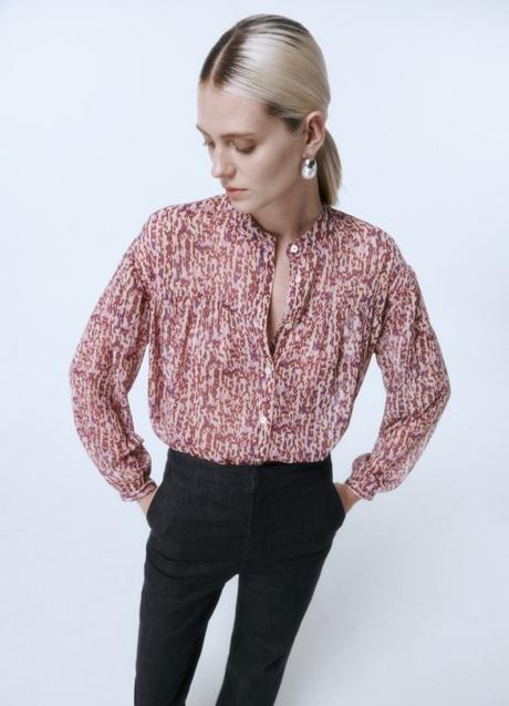 Camisa estampada de Sfera (25,99 euros)