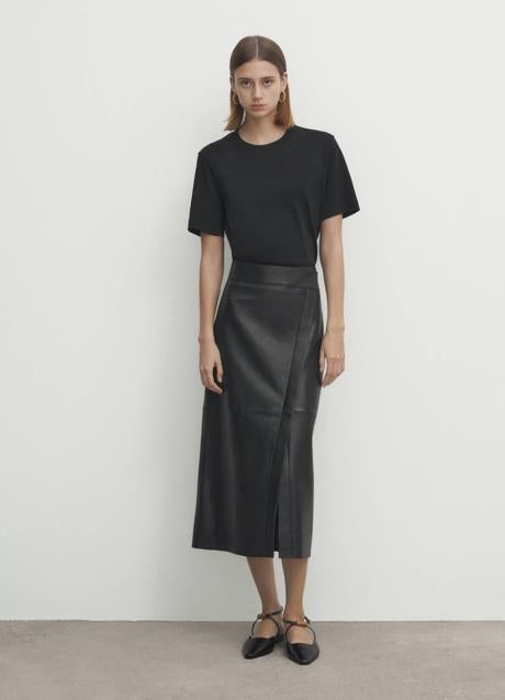 Falda de piel negra de Massimo Dutti (199 euros)