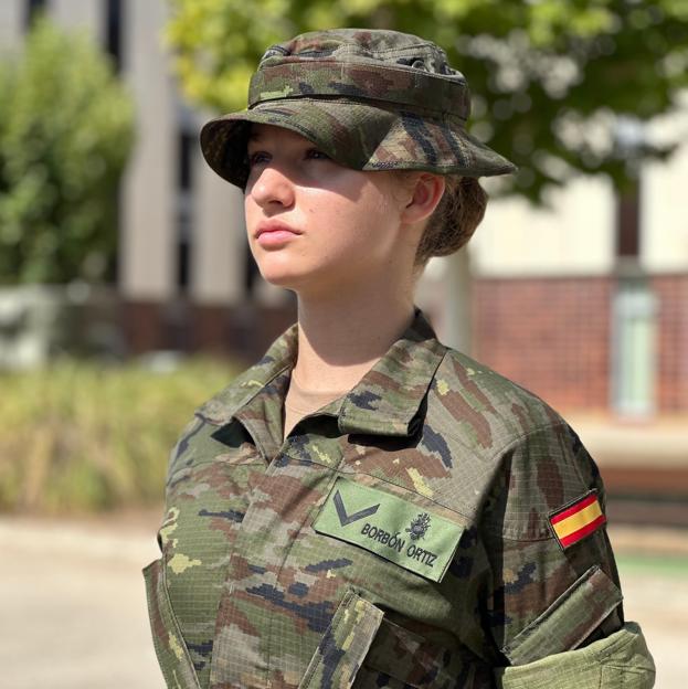 Leonor, formando en el patio de la Academia Militar de Zaragoza.