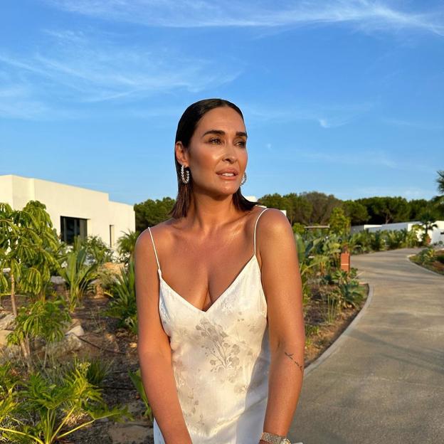 Vicky Martín Berrocal se viste de novia con el vestido lencero que puedes conseguir en Zara por menos de 40 euros