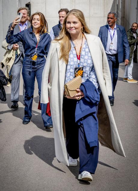 El look de Amalia de Holanda en la Fórmula 1. / GTRES