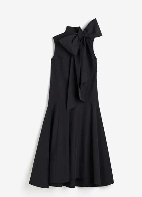 Este es el vestido negro de H&M.