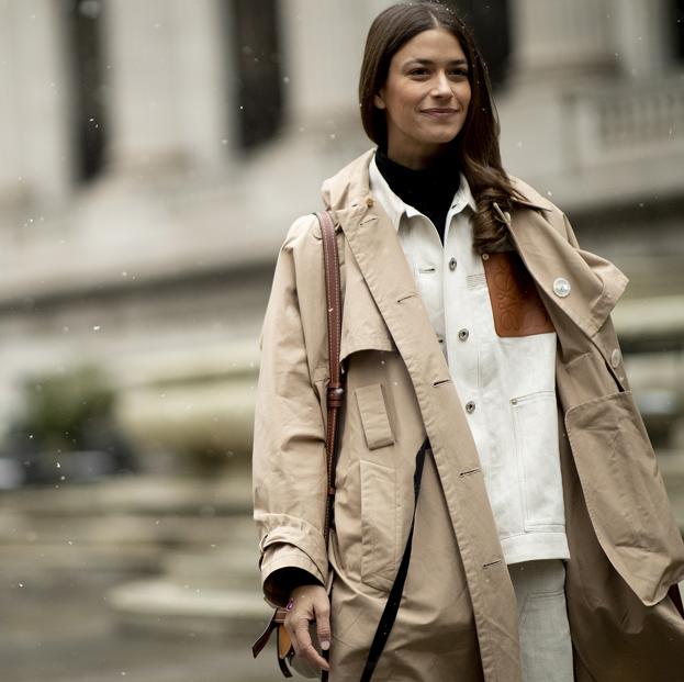 El chubasquero de Zara del que todo el mundo está hablando: el truco para ir elegante en los días de lluvia del otoño