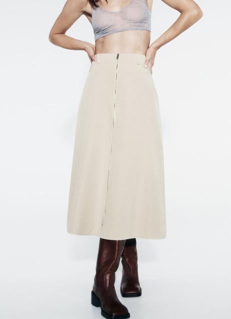 Falda beige de Zara (29,99 euros)