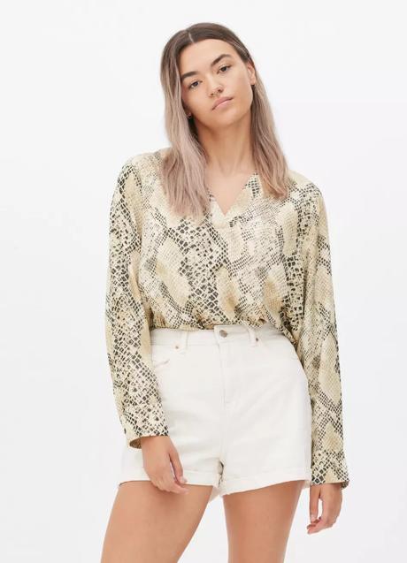 Blusa con estampado animal de Primark (13 euros)