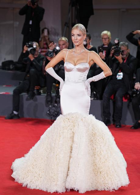 Leonie Hanne en la alfombra roja. / GTRES