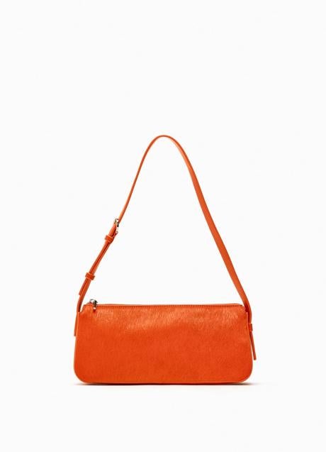 Bolso de piel de Zara (35,99 euros)