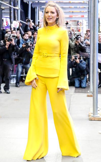 Blake Lively con un look amarillo. / GTRES