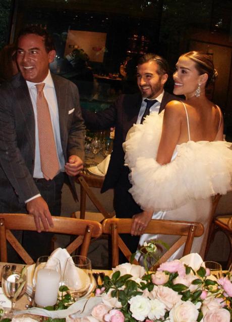 La novia junto a su prometido, Danilo Díaz y Alejandro Basteri, hermano de Luis Miguel. INSTAGRAM