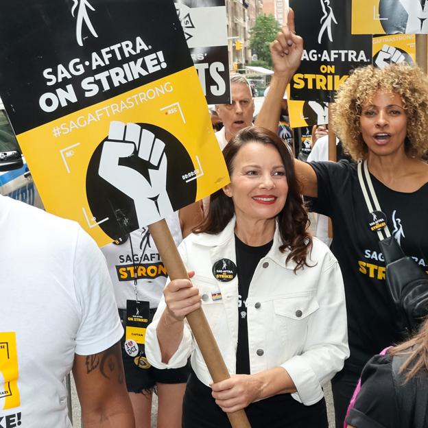 Fran Drescher, presidenta del Sindicato de Actores, durante las protestas