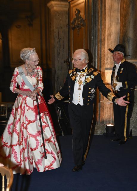 Margarita II en la cena de gala por el jubileo de oro del rey Carlos XVI Gustavo. / GTRES