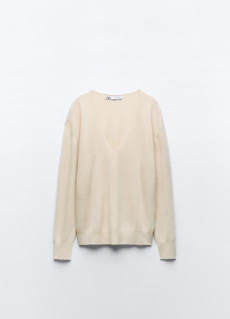 Jersey de pico de Zara (39,99 euros)