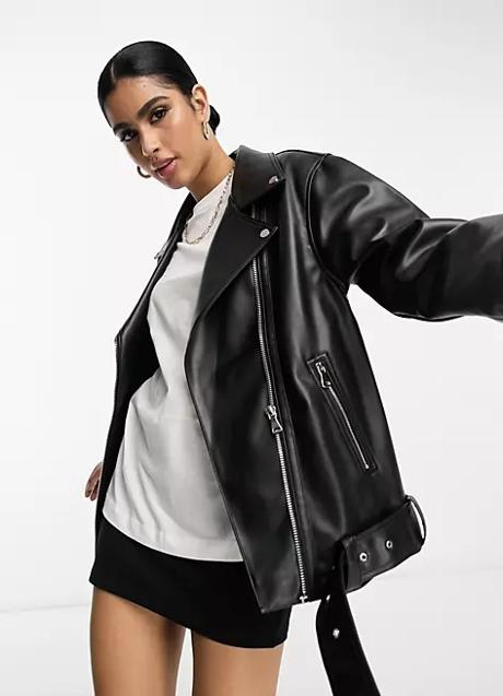 Biker negro brillante de Asos, 59,99 euros.