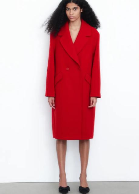 Abrigo rojo de H&M (59,99 euros)