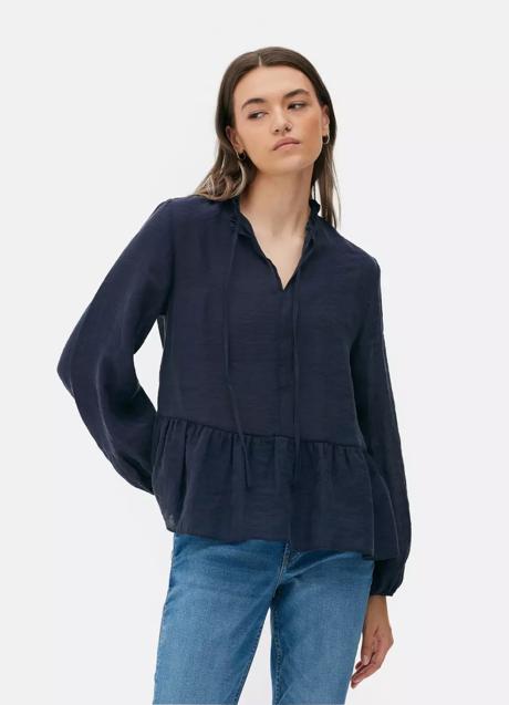 Blusa azul marino de Primark (14 euros)