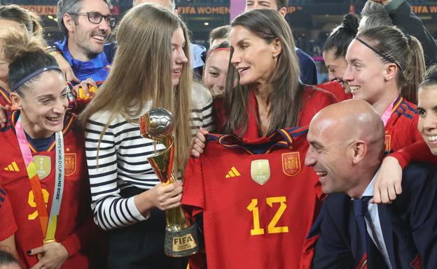 Luis Rubiales celebró con la reina Letizia y la infanta Sofía la victoria de la selección española de fútbol femenino en el Mundial de Australia. 