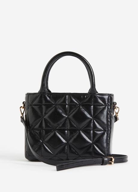 Bolso negro de H&M (25,99 euros)