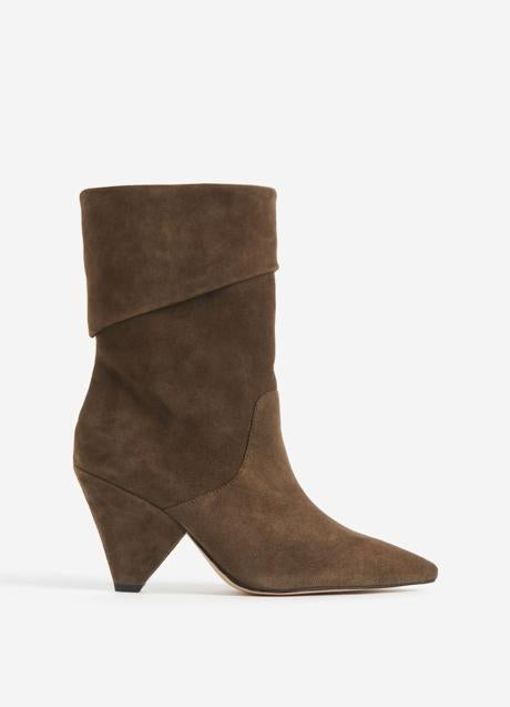 Botines de ante marrón de H&M (129 euros)