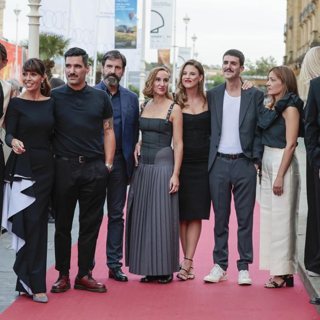 El reparto de la película Itxaso durante el Festival de Cine de San Sebastián.