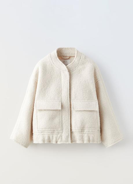 Chaqueta estilo bomber con tejido bouclé de Zara. Foto: Zara.