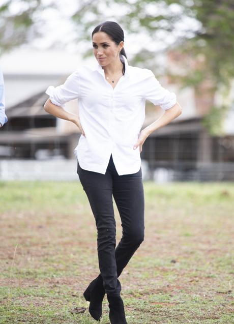 Meghan Markle con pantalones pitillos