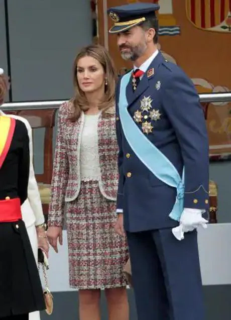 El look de la reina Letizia en el Día de la Hispanidad 2012/GTRES