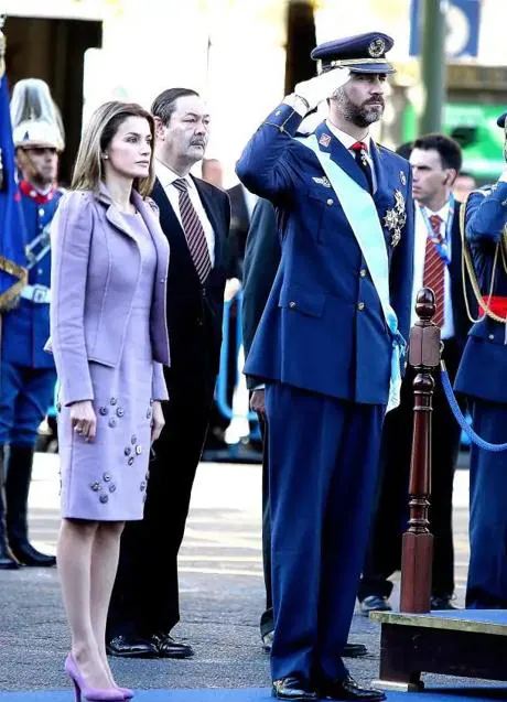 El look de la reina Letizia en el Día de la Hispanidad 2009/GTRES