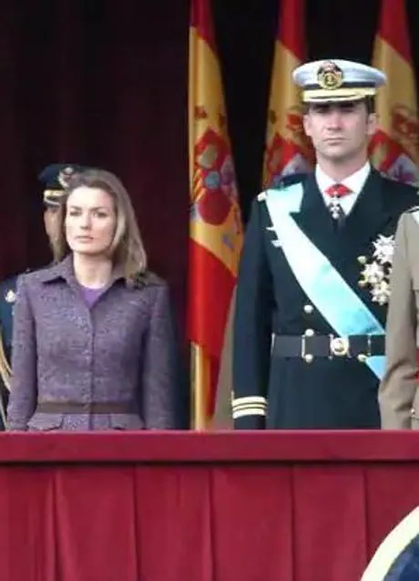 El look de la reina Letizia en el Día de la Hispanidad 2004/GTRES