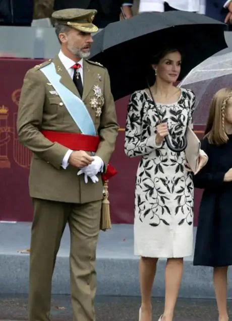 El look de la reina Letizia en el Día de la Hispanidad 2016/GTRES