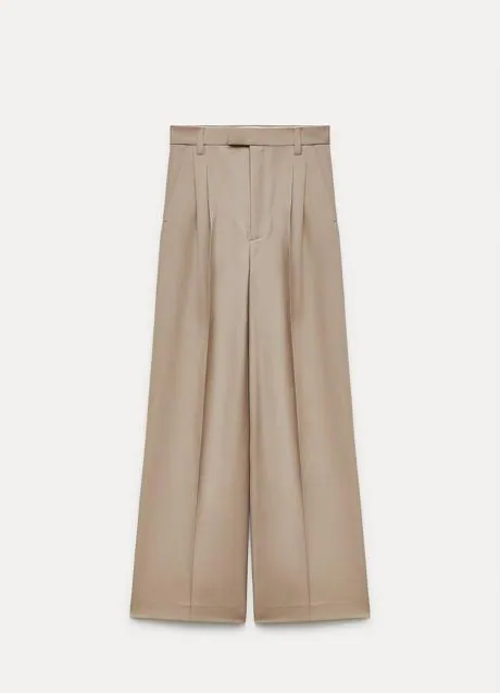 Pantalón con pinzas de Zara (39,99 euros)
