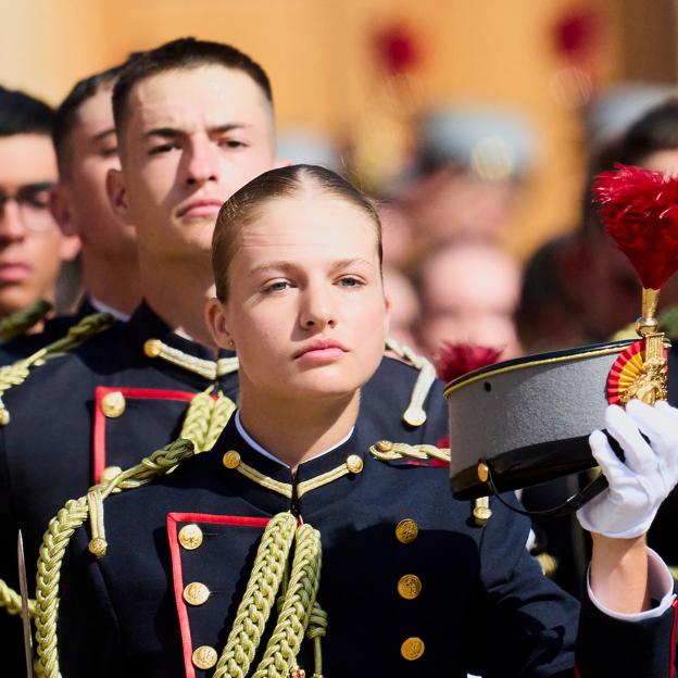 La gran sorpresa de Leonor en el Día de la Hispanidad: uniforme militar de gala, bandera con historia y su primera recepción en Palacio Real