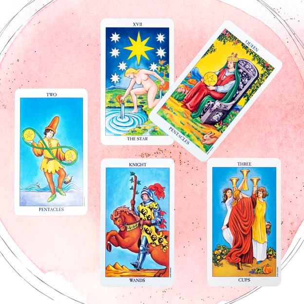 Aprovecha la energía de la Luna Nueva con los arcanos del Tarot: oportunidades para el amor y un regalo del Universo