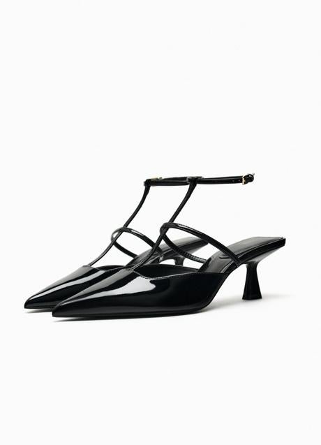 Zapatos negros de Zara (35,95 euros)