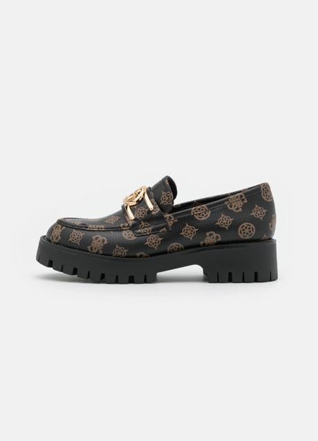 Mocasines estampados de Guess, 149,99 euros.