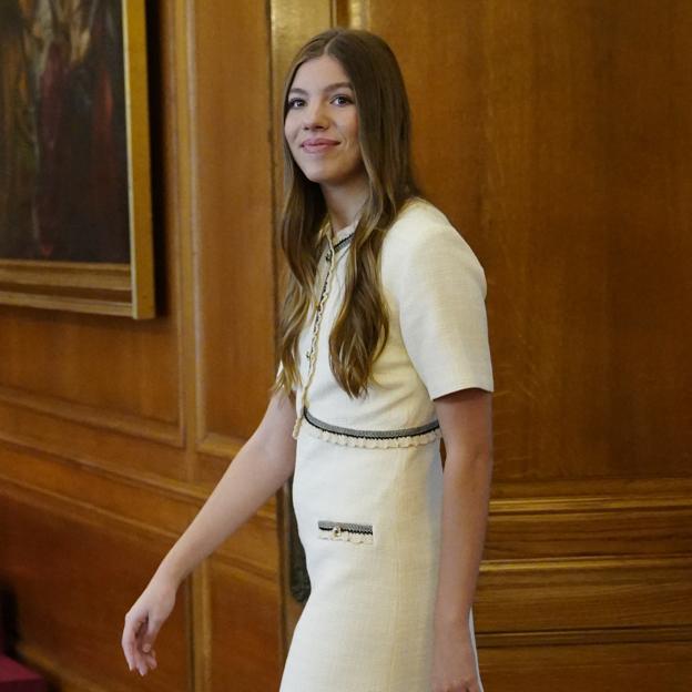 La infanta Sofía vuelve a ser la mejor vestida con un look parisino que ha llevado con bailarinas en la Audiencia de los Premios Princesa de Asturias