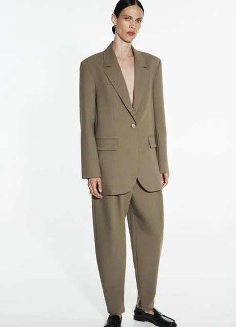 El traje de mujer de Zara más vendido de la temporada es de color mint es  también el más barato, según una empleada de la tienda