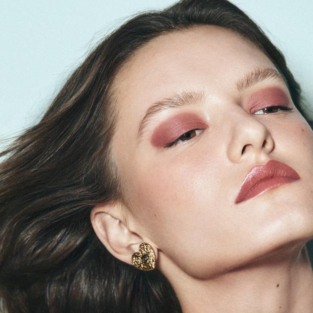 Las tendencias de maquillaje del otoño tienen un color protagonista, el burdeos