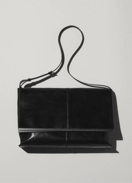 Bolso negro de Massimo Dutti (199 euros)