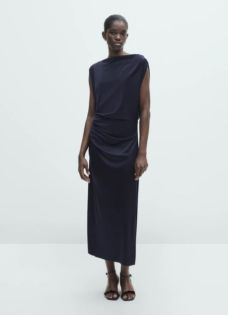 Vestido azul marino de Massimo Dutti (79,99 euros)