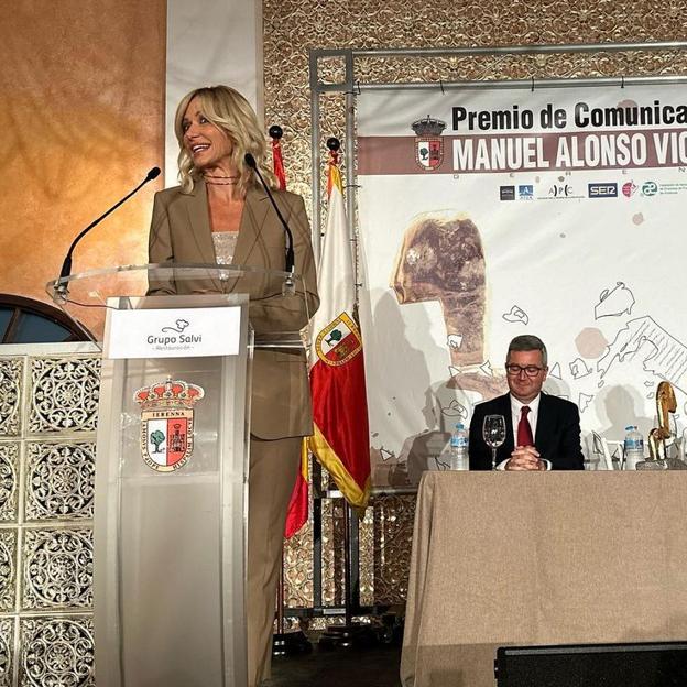 La periodista, durante su discurso agradeciendo el premio concedido por la Diputación de Sevilla y el Ayuntamiento de Gerena. 