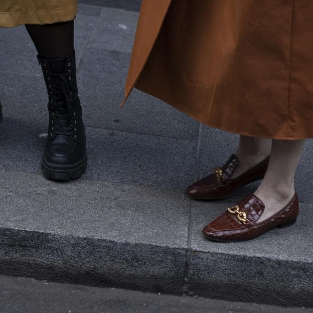 Seis zapatos planos que combinan genial con pantalones ajustados