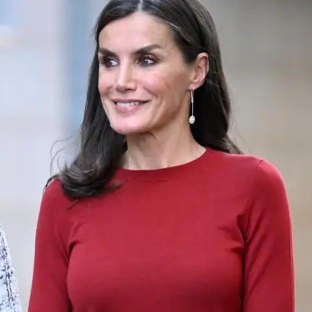 La reina Letizia en noviembre de 2022 con los pendientes TicSilver que se compró en BioCultura.