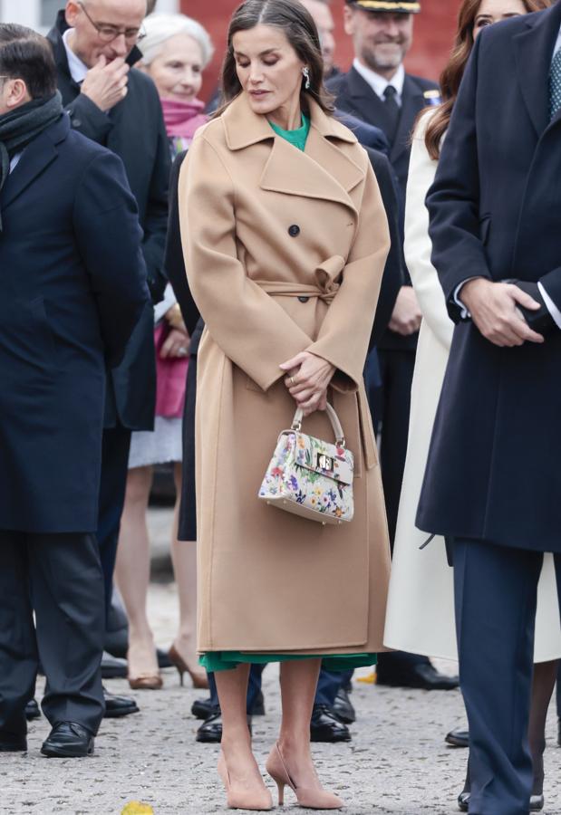 La reina Letizia durante el homenaje a los soldados caídos en la Ciudadela. / GTRES