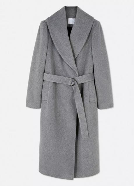 Abrigo gris con cinturón de Primark (42 euros)