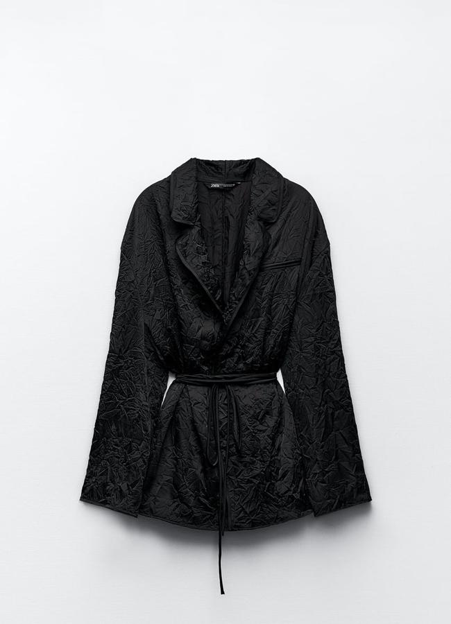 Kimono negro, 59,95 euros.