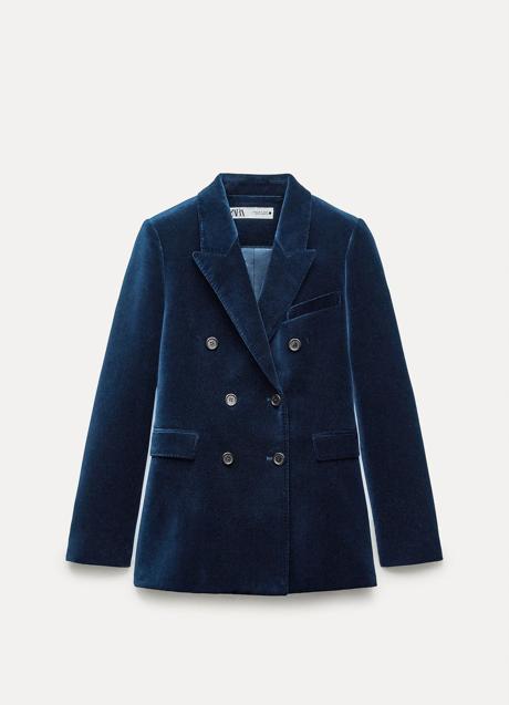 Americana de terciopelo de Zara (99,99 euros)