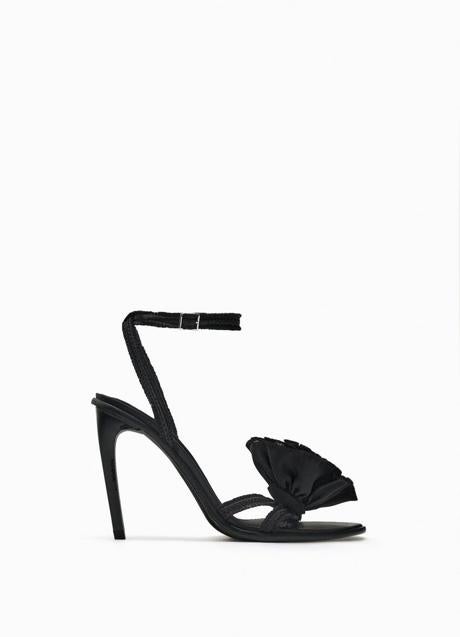 Sandalias de tacón de Zara (39,99 euros)