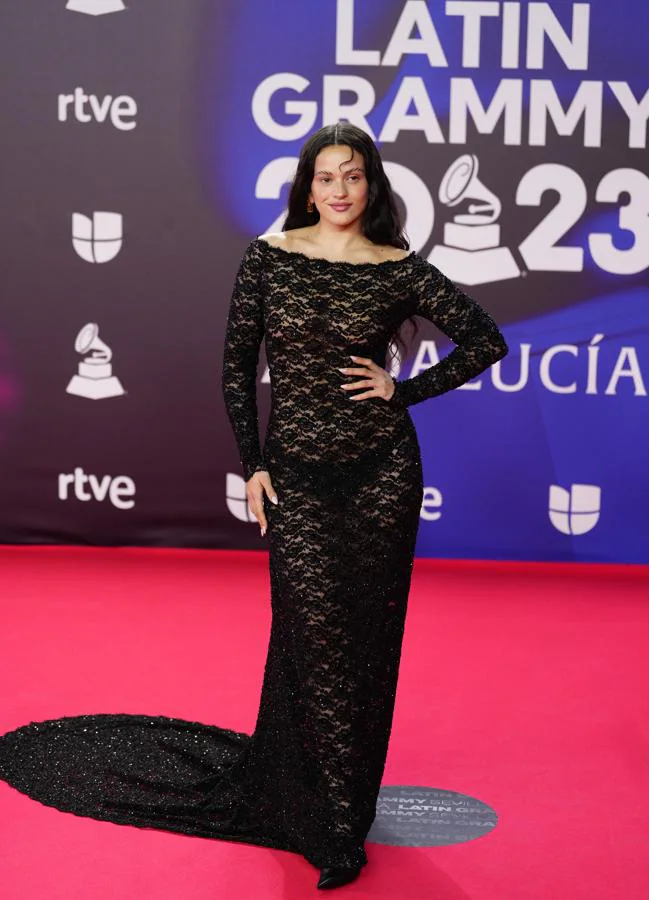 Rosalía en la alfombra roja de los Grammy Latinos/LIMITED PICTURES